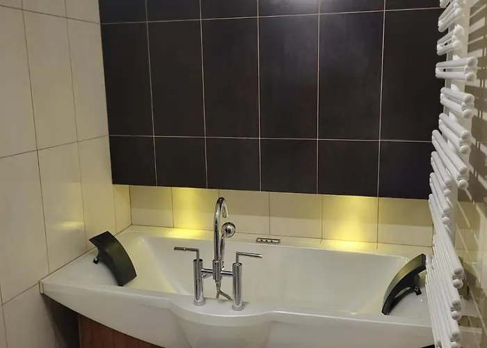 Lemuria Przytulny Chojnowska ホステル レグニツァ